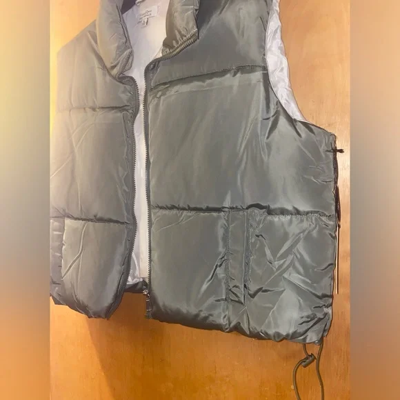 FADED ROSE Sheen Green Sleeveless Collared Puffer Vest - Picture 3 of 4